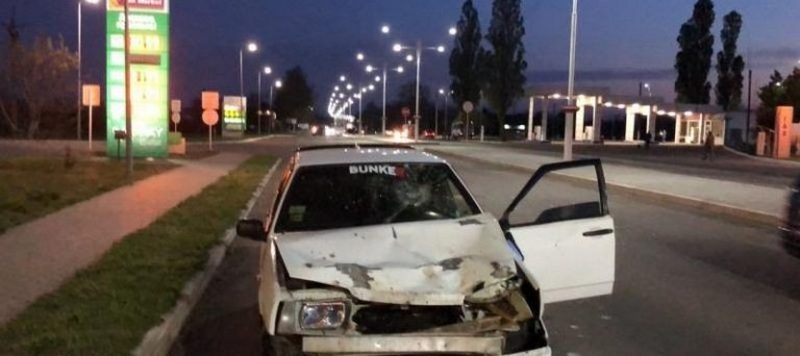 Под Одессой Cadillac врезался в магазин, а ВАЗ — в гужевую повозку, есть погибшие (фото)