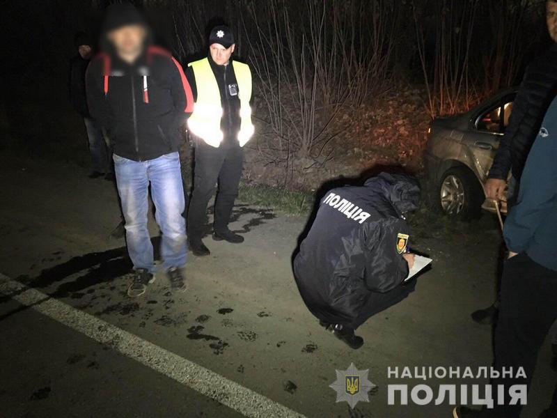 Под Ровно со стрельбой задержали водителя, таранившего полицейских: фото и видео с места ЧП