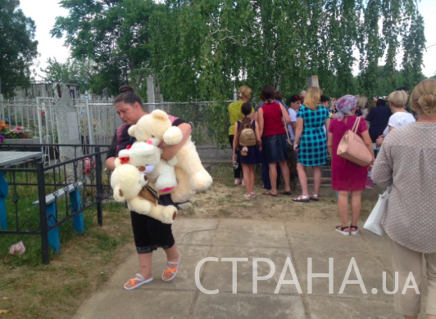 Похороны 11-летней Дарьи Лукьяненко в Ивановке: фото 18+