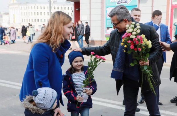 Показательные чтения стихов и агитация на лодках:к каким шагам прибегают политики перед выборами