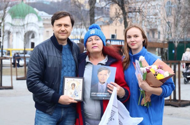 Показательные чтения стихов и агитация на лодках:к каким шагам прибегают политики перед выборами