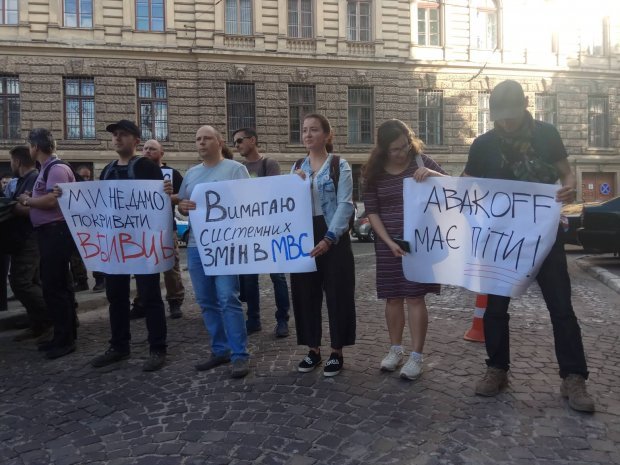 Полицейские застрелили 5-летнего мальчика: в городах требуют отставки Авакова – фото и видео