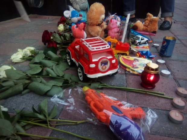 Полицейские застрелили 5-летнего мальчика: в городах требуют отставки Авакова – фото и видео