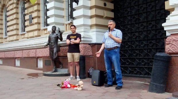 Полицейские застрелили 5-летнего мальчика: в городах требуют отставки Авакова – фото и видео