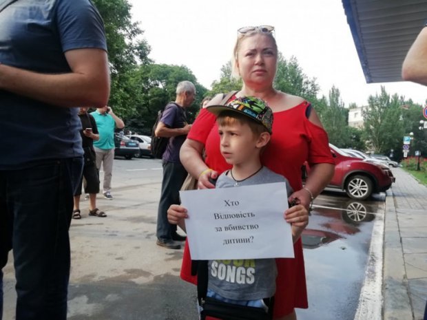 Полицейские застрелили 5-летнего мальчика: в городах требуют отставки Авакова – фото и видео