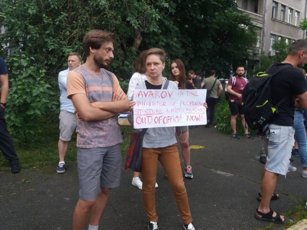 Полицейские застрелили 5-летнего мальчика: в городах требуют отставки Авакова – фото и видео