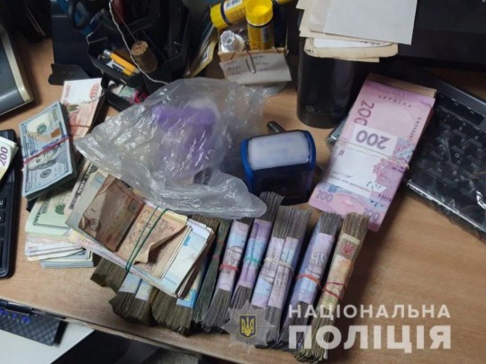 Полиция провела масштабные обыски в обменниках Харьковской области: что искали