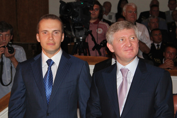 Порошенко, Гройсман, Яценюк та енергетика Ахметова: скільки заплатять українці