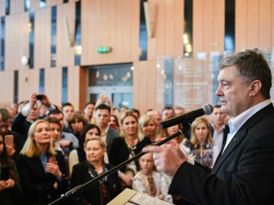 Порошенко подскажет Зеленскому, как «не становиться на колени» перед Путиным