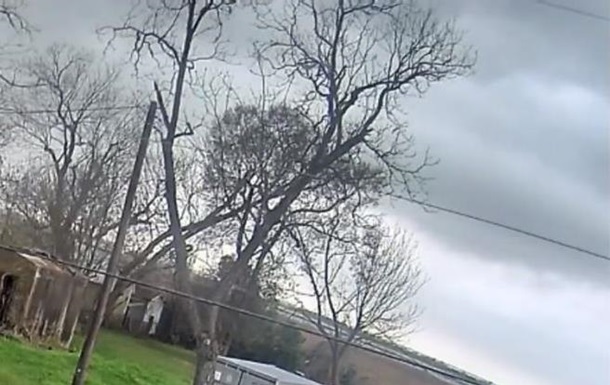 Появилось видео падения грузового самолета в США