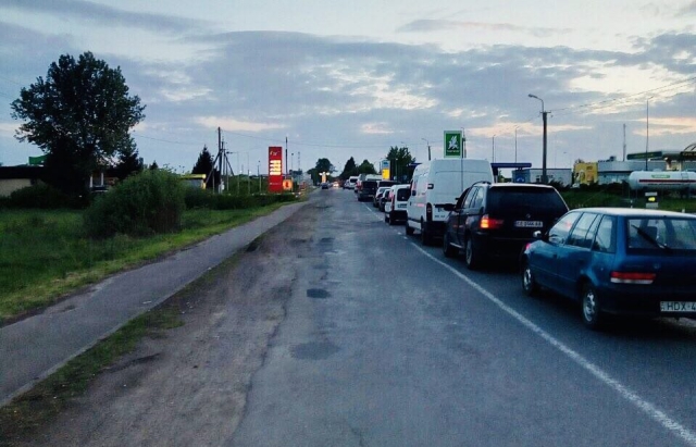 Приходится ждать проезда по 10 часов: на границе Украины со странами ЕС образовались огромные очереди (фото, видео)