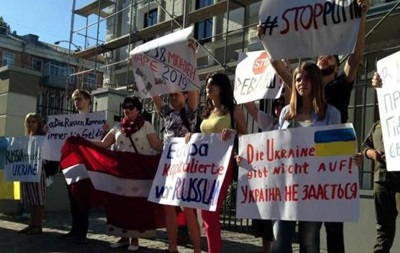 РФ в ПАСЕ: в Киеве пикетировали 10 посольств