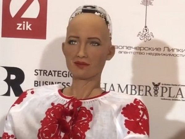 Робот София хотела бы видеть президентом Украины робота