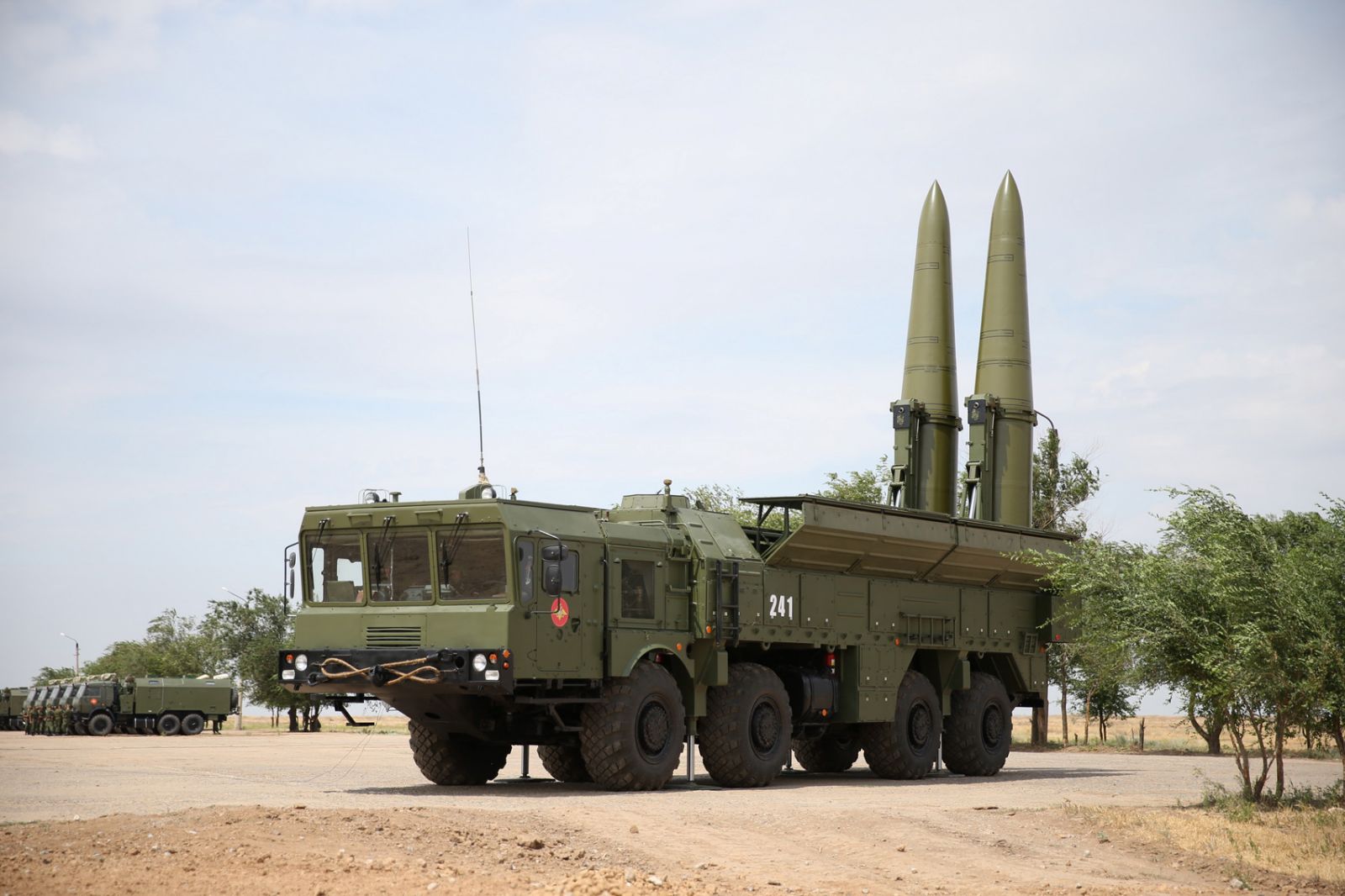 Россия перебрасывает в Беларусь «Искандеры» и сотни военных: что происходит (фото)