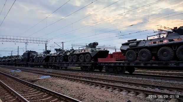 Российская техника и военные эшелонами едут в Беларусь