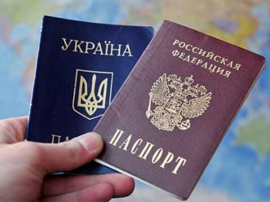 Российские паспорта для жителей Донбасса: Цимбалюк указал на коварную уловку Путина