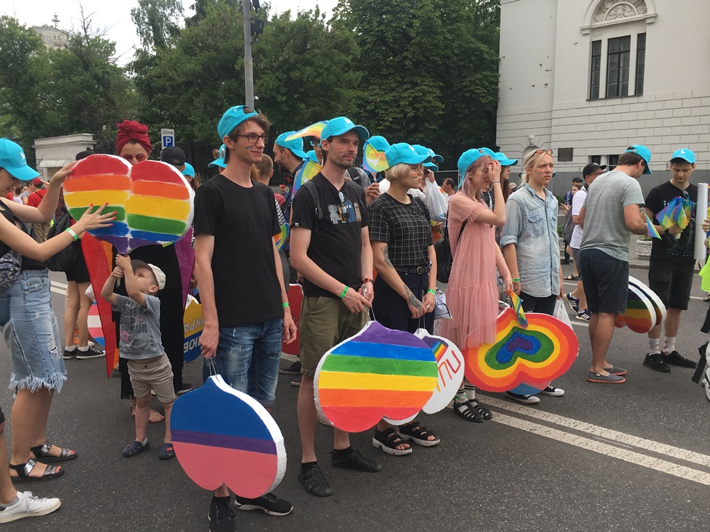 С перекрытыми дорогами и под охраной силовиков: в Киеве прошел Марш равенства (фото, видео)