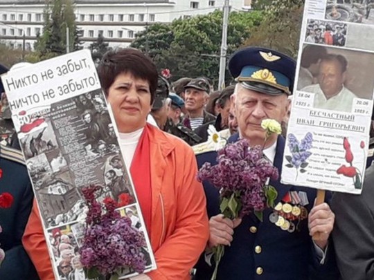 С символикой СССР и признанием в любви к Москве: как в Одессе празднуют День Победы (фото)