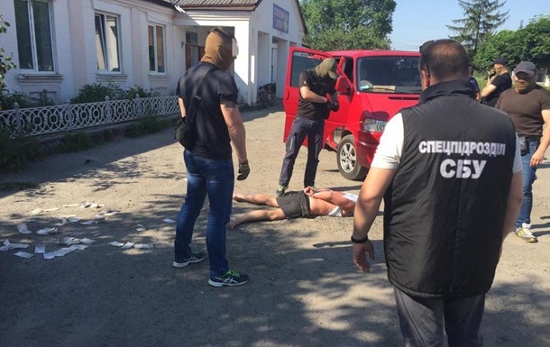 СБУ задержала криминального авторитета за вымогательство