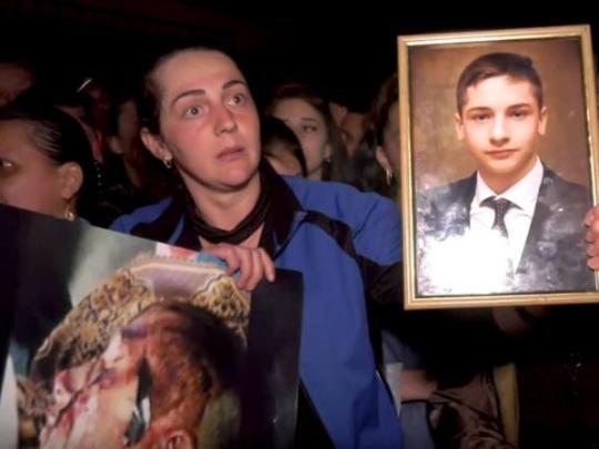 Село в Закарпатье второй день бунтует из-за 14-летнего убийцы: что произошло (фото)