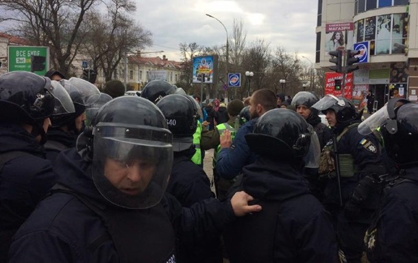 Сессия горсовета Херсона закончилась дракой