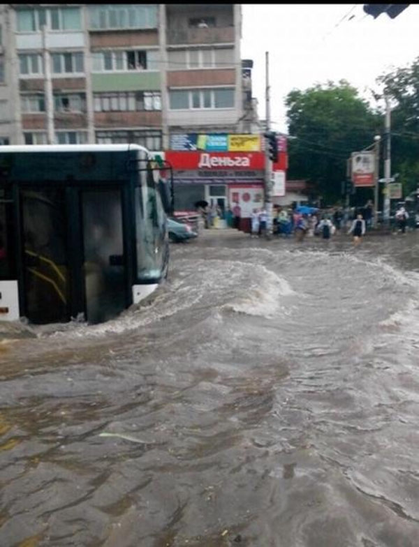 Симферополь затопило после сильного ливня (фото)