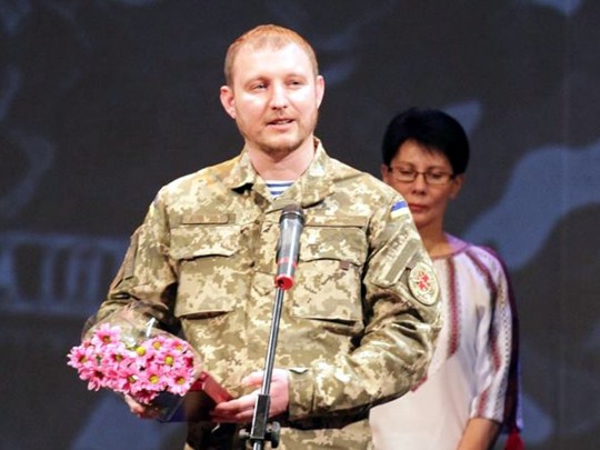 «Спасаю раненого, а у него из кармана выпадает граната...»: врач получил орден «Народный Герой Украины»