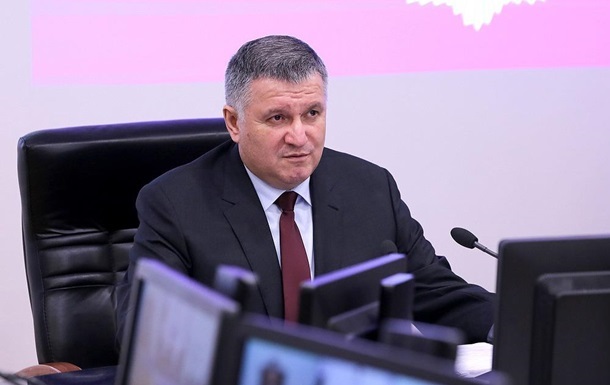 Суд отказался отстранять Авакова