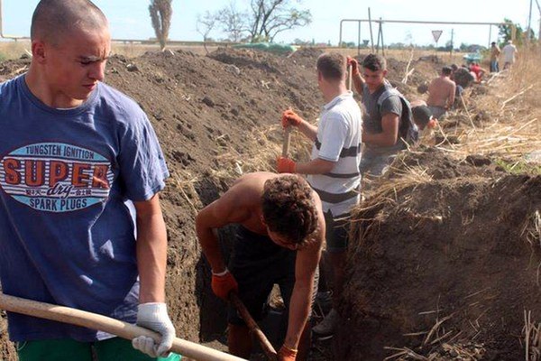 «Сюжет о том, как я, пастор, «заставляю детей рыть окопы», облетел в России все телеканалы» «Сюжет о том, как я, пастор, «заставляю детей рыть окопы», облетел в России все телеканалы»