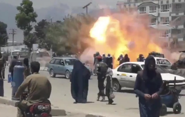 Теракт в Кабуле: появилось видео подрыва смертника