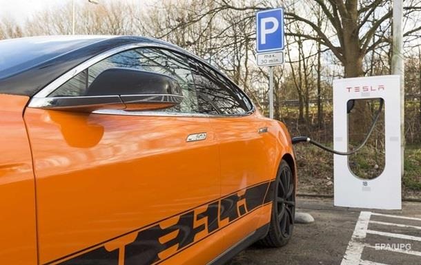 Tesla снизила цены на все свои электромобили