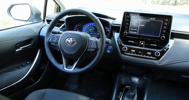 Тест-драйв самого популярного в мире автомобиля Toyota Corolla: фото и видео
