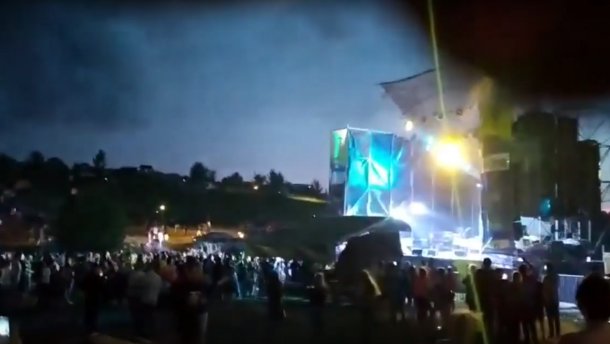 Трагедія на Kozak Fest: зявилося відео, як падає дах сцени