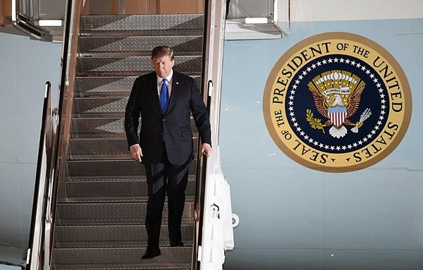 Трамп прилетел в Ханой. Ким Чен Ын добрался туда на бронепоезде (фото, видео)