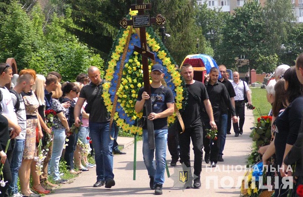 Трижды похоронен: в Полтаве предали земле останки бойца «Грифона», погибшего в Дебальцевском котле