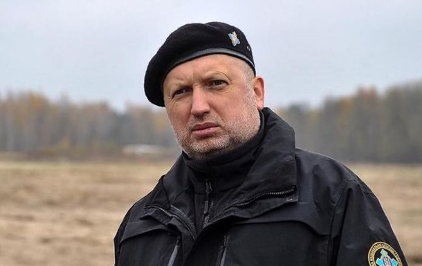 Турчинов задекларировал семь Библий и миллионы долларов