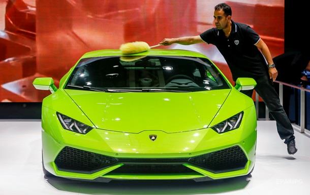 Турист получил 33 штрафа за три часа на арендованном Lamborghini