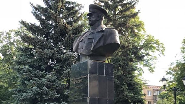У Харкові відновили памятник Жукову: фото