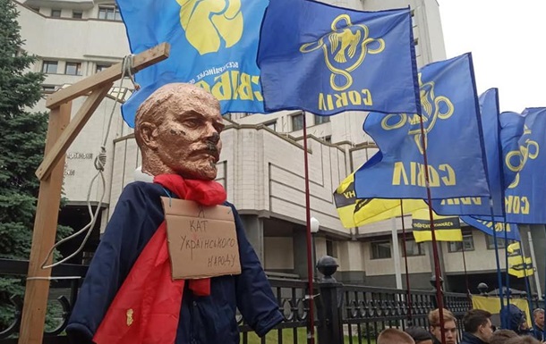 У Конституционного суда проходит митинг националистов