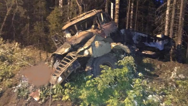 У Росії бензовоз з туристами на цистерні через пяного водія загорівся та вибухнув: є загиблі