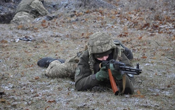 У военных на Донбассе потери второй день подряд