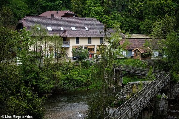Убийства из арбалета: полиция Германии установила, кто совершил зловещее преступление (фото) Убийства из арбалета: полиция Германии установила, кто совершил зловещее преступление (фото)