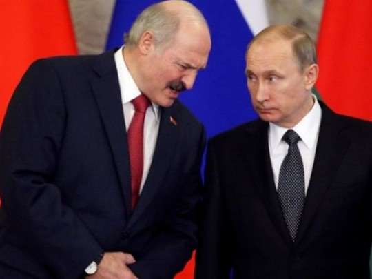 Уходить от Путина: Лукашенко дали важные советы по выживанию