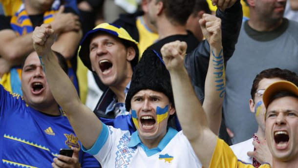 Украина – Исландия: украинские фаны устроили в Рейкьявике патриотический перфоманс
