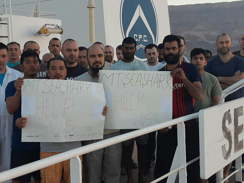 Украинские моряки с захваченного в Египте судна возвращаются на родину