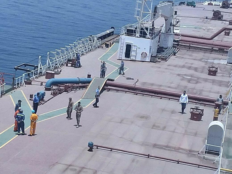 Украинские моряки с захваченного в Египте судна возвращаются на родину
