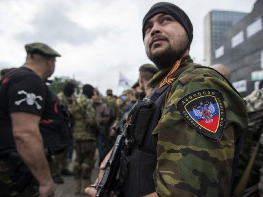 Украинский военный попал в плен боевиков ДНР под Мариуполем