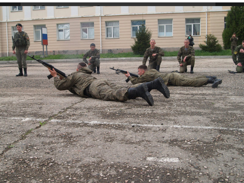 Уровень милитаризаци зашкаливает: в сети показали детские военные учения в Крыму (фото)