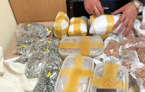 В аэропорту Львова задержали контрабандиста с 17 кг золота