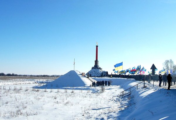 «В бою под Крутами могло выжить гораздо больше юношей, но помешали… размокшие валенки»
